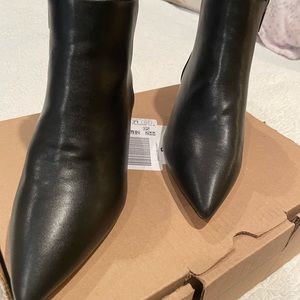 New with original box black leather boots by comfortview, size 8 WIDE